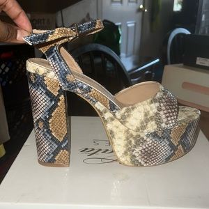 Cute platforms never worn